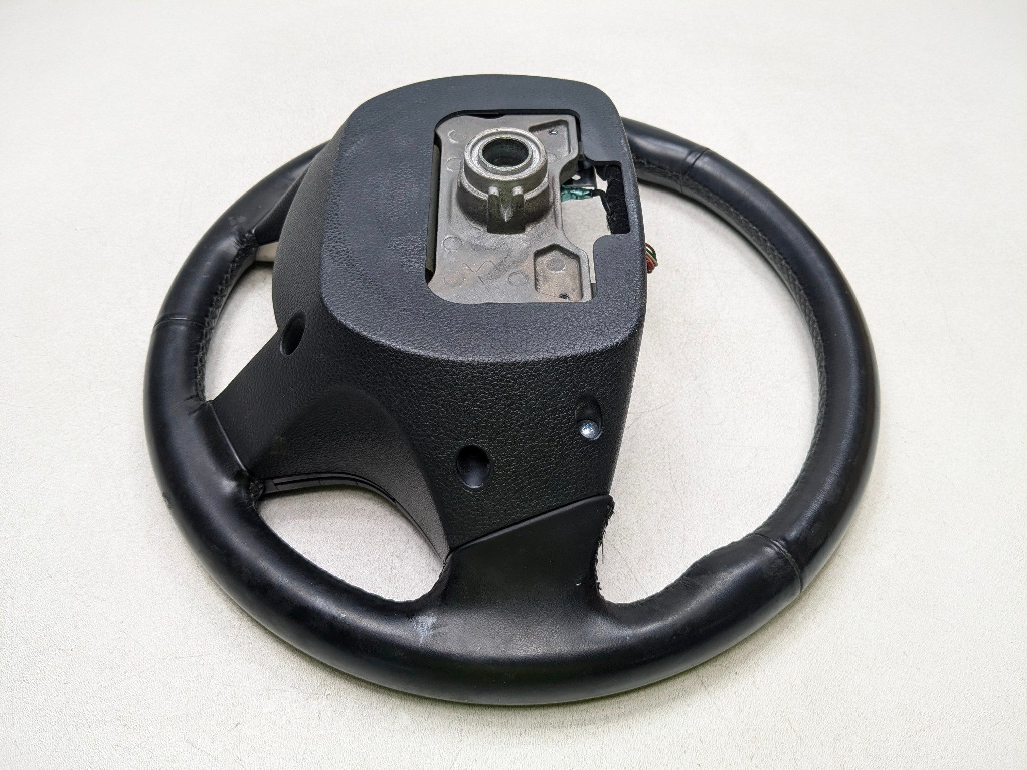 2012 - 2014 HYUNDAI AZERA OEM STEERING WHEEL WITH MULTIFUNCTIONAL CONTROL SWITCH