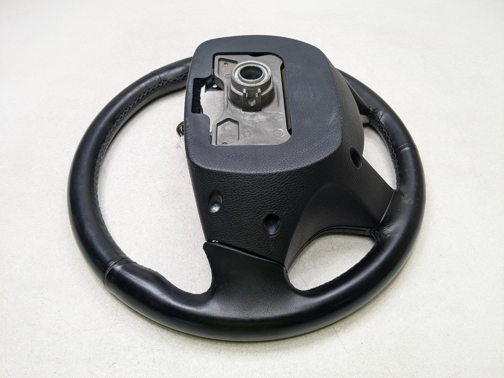 2012 - 2014 HYUNDAI AZERA OEM STEERING WHEEL WITH MULTIFUNCTIONAL CONTROL SWITCH