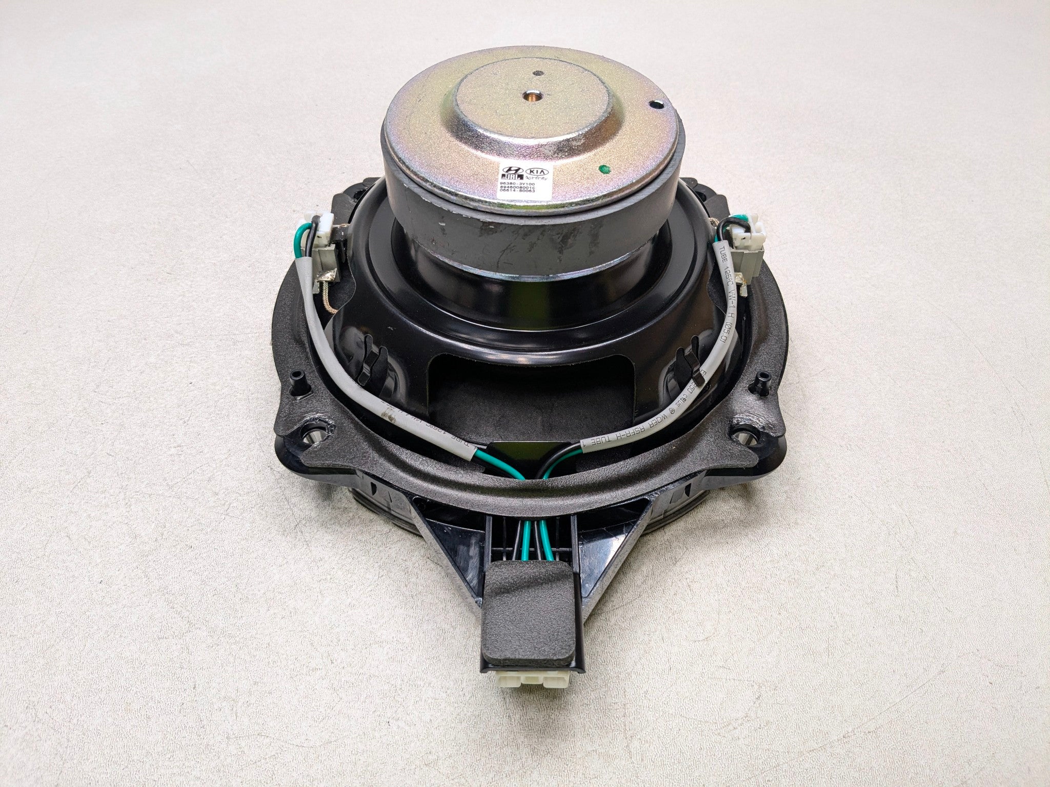2012 - 2014 HYUNDAI AZERA OEM REAR SUBWOOFER AUDIO SOUND SYSTEM SPEAKER