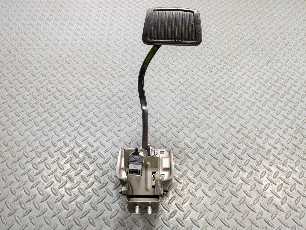 2012 - 2014 HYUNDAI AZERA OEM FOOT BRAKE PEDAL FRONT FLOOR WITH SUPPORT BRACKET