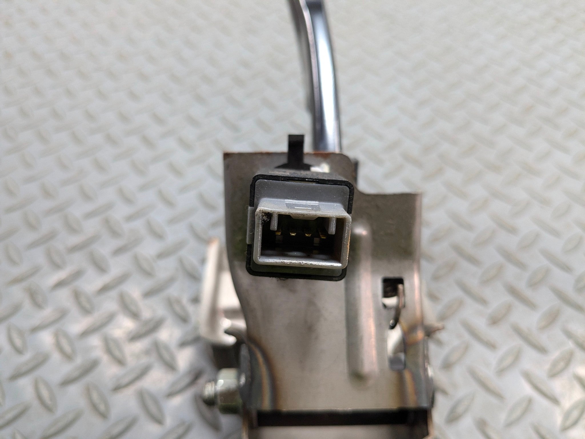 2012 - 2014 HYUNDAI AZERA OEM FOOT BRAKE PEDAL FRONT FLOOR WITH SUPPORT BRACKET
