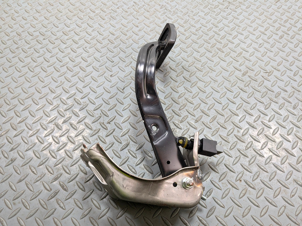 2012 - 2014 HYUNDAI AZERA OEM FOOT BRAKE PEDAL FRONT FLOOR WITH SUPPORT BRACKET