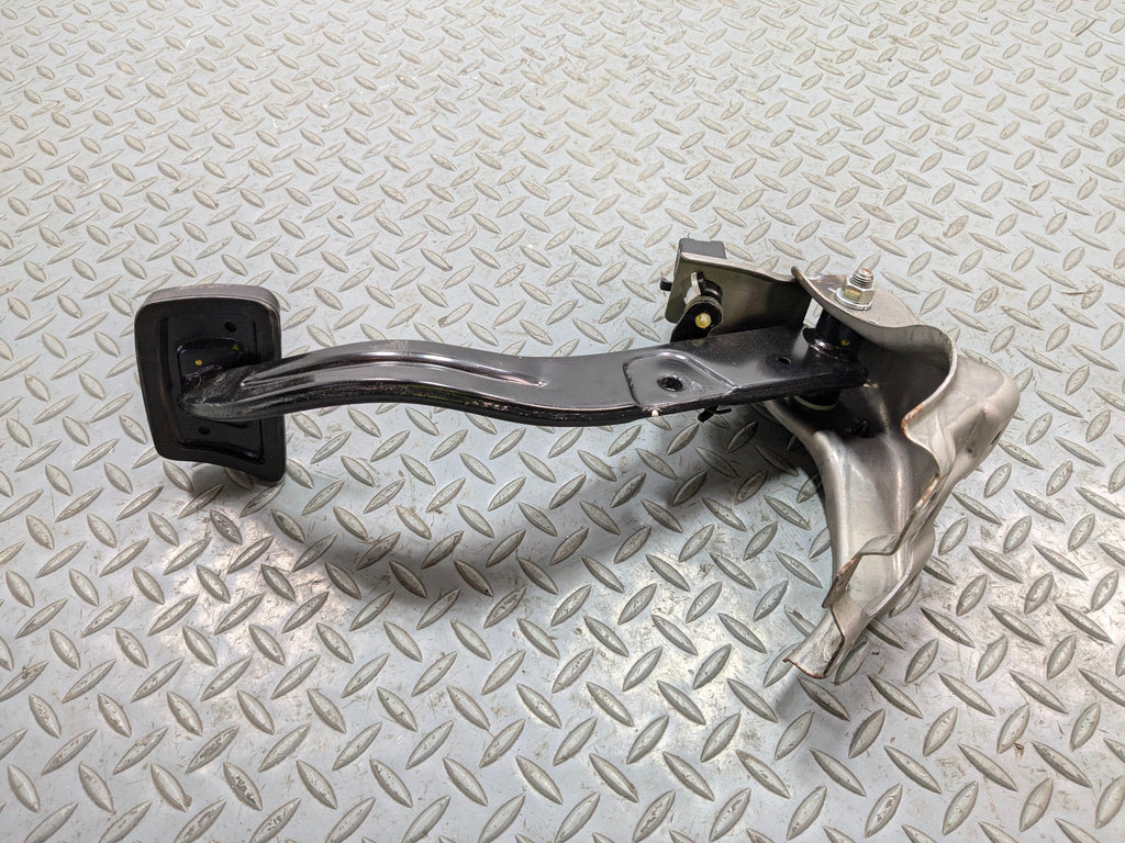 2012 - 2014 HYUNDAI AZERA OEM FOOT BRAKE PEDAL FRONT FLOOR WITH SUPPORT BRACKET