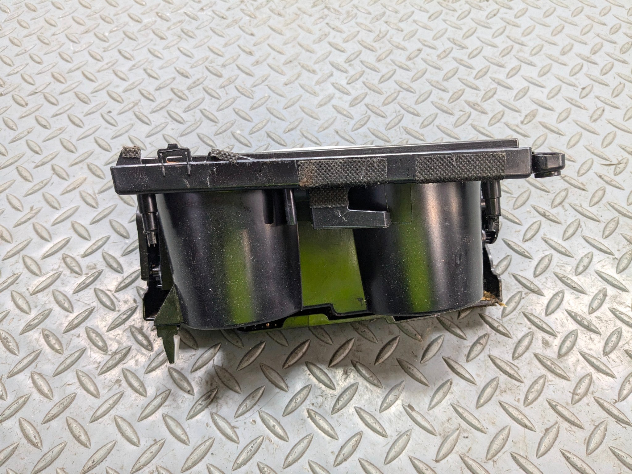 2012 - 2014 HYUNDAI AZERA OEM CUP HOLDER FRONT SIDE CENTER CONSOLE BLACK