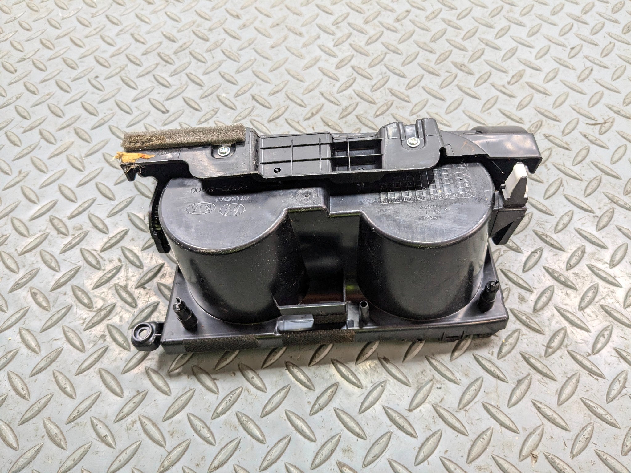 2012 - 2014 HYUNDAI AZERA OEM CUP HOLDER FRONT SIDE CENTER CONSOLE BLACK