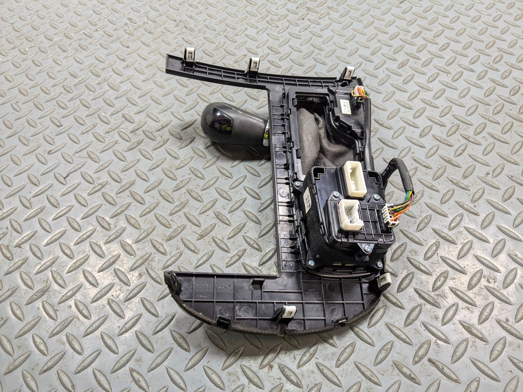 2012 - 2014 HYUNDAI AZERA OEM FLOOR SHIFTER AUTOMATIC TRANSMISSION GEAR SELECTOR