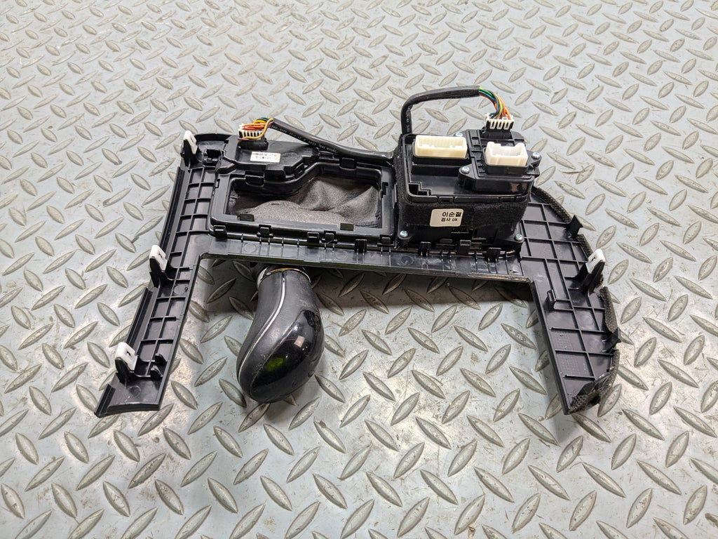 2012 - 2014 HYUNDAI AZERA OEM FLOOR SHIFTER AUTOMATIC TRANSMISSION GEAR SELECTOR