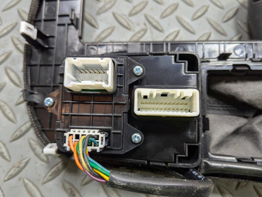 2012 - 2014 HYUNDAI AZERA OEM FLOOR SHIFTER AUTOMATIC TRANSMISSION GEAR SELECTOR
