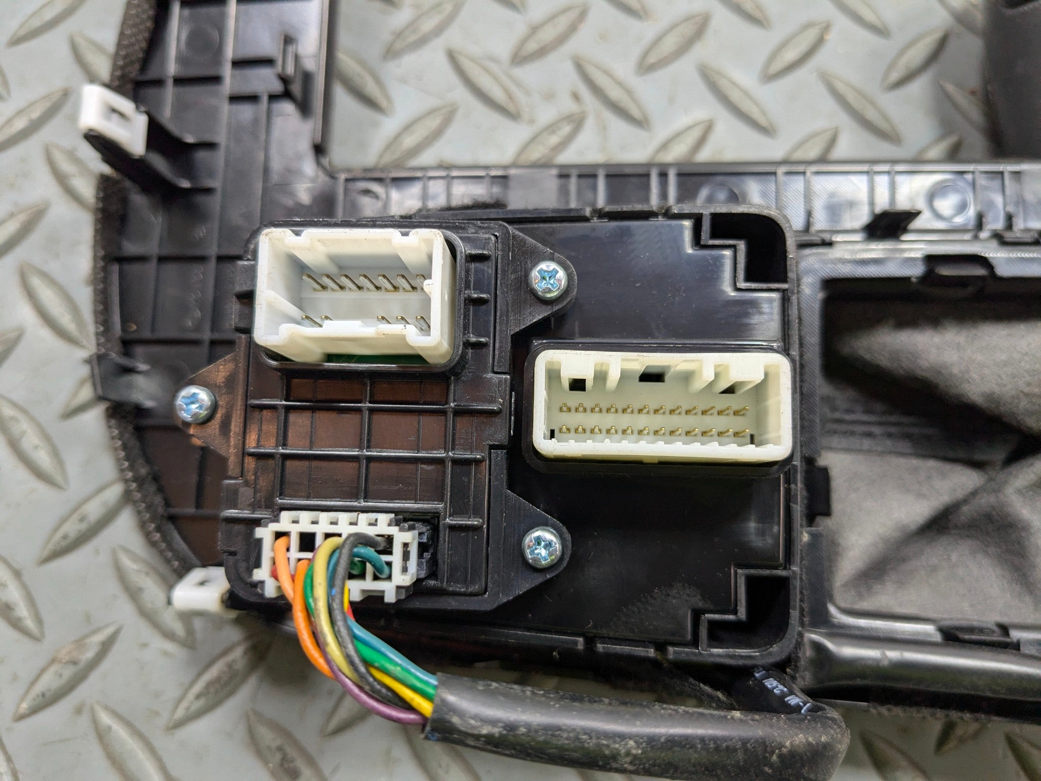2012 - 2014 HYUNDAI AZERA OEM FLOOR SHIFTER AUTOMATIC TRANSMISSION GEAR SELECTOR