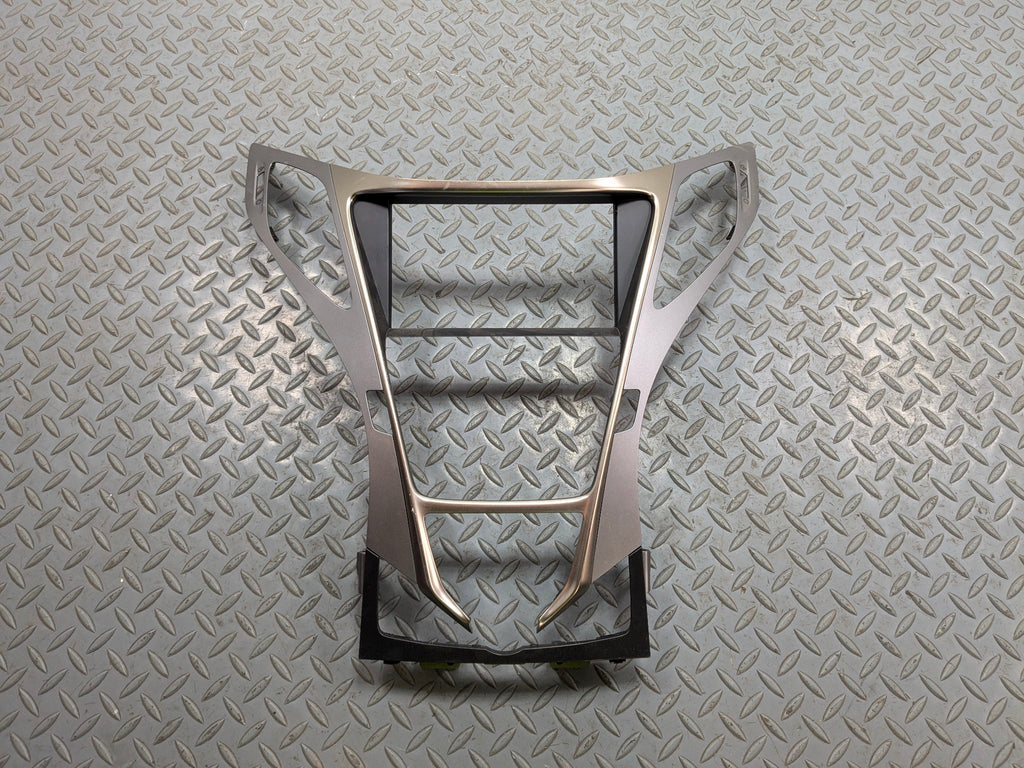 2012 - 2014 HYUNDAI AZERA OEM FRONT RADIO CLIMATE VENT DASH TRIM BEZEL