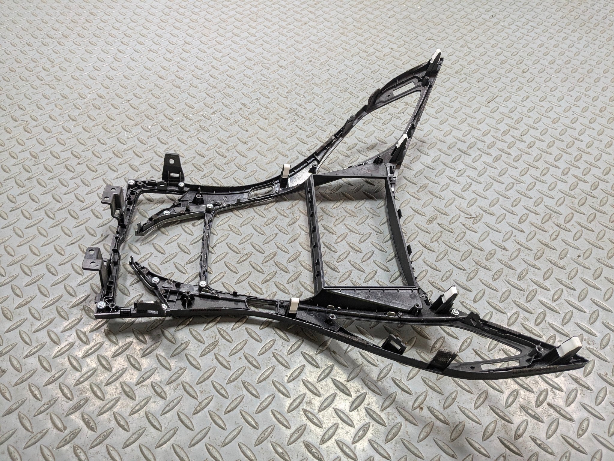 2012 - 2014 HYUNDAI AZERA OEM FRONT RADIO CLIMATE VENT DASH TRIM BEZEL