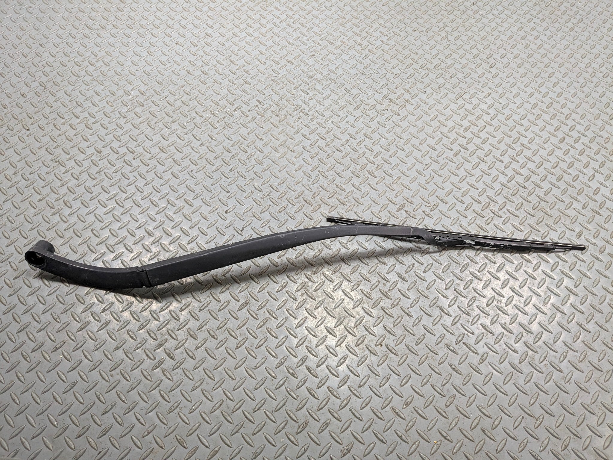 2012 - 2014 HYUNDAI AZERA OEM WINDSHIELD WIPER ARM WITH BLADE FRONT RIGHT SIDE