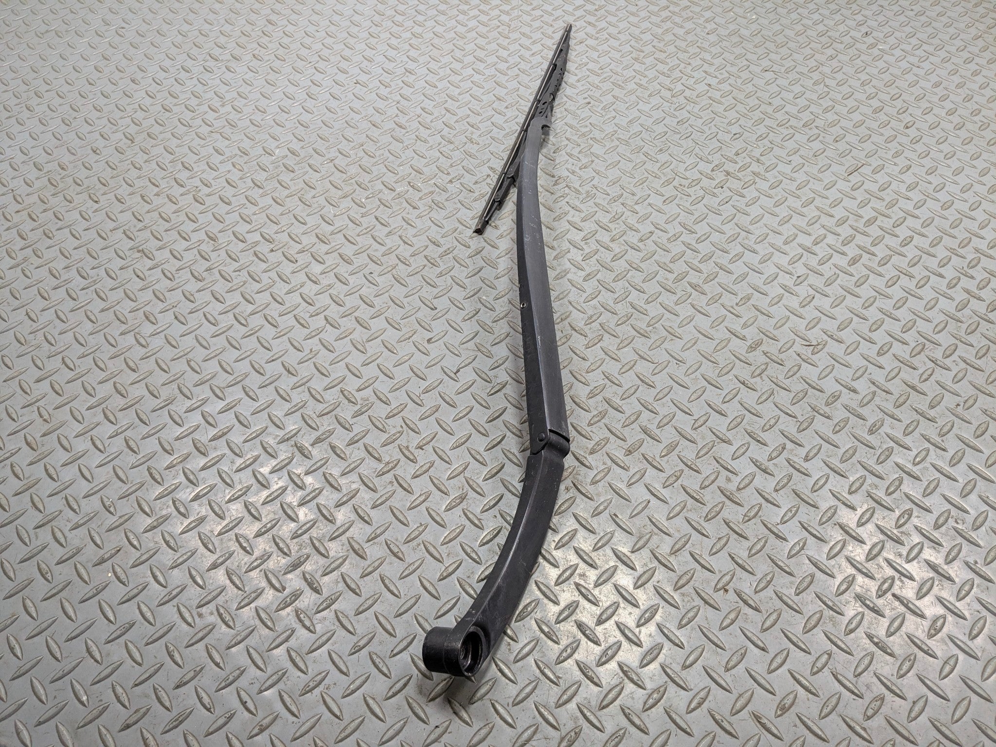 2012 - 2014 HYUNDAI AZERA OEM WINDSHIELD WIPER ARM WITH BLADE FRONT RIGHT SIDE