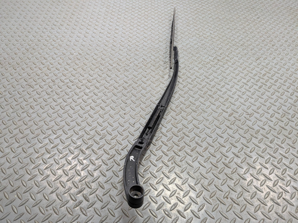 2012 - 2014 HYUNDAI AZERA OEM WINDSHIELD WIPER ARM WITH BLADE FRONT RIGHT SIDE