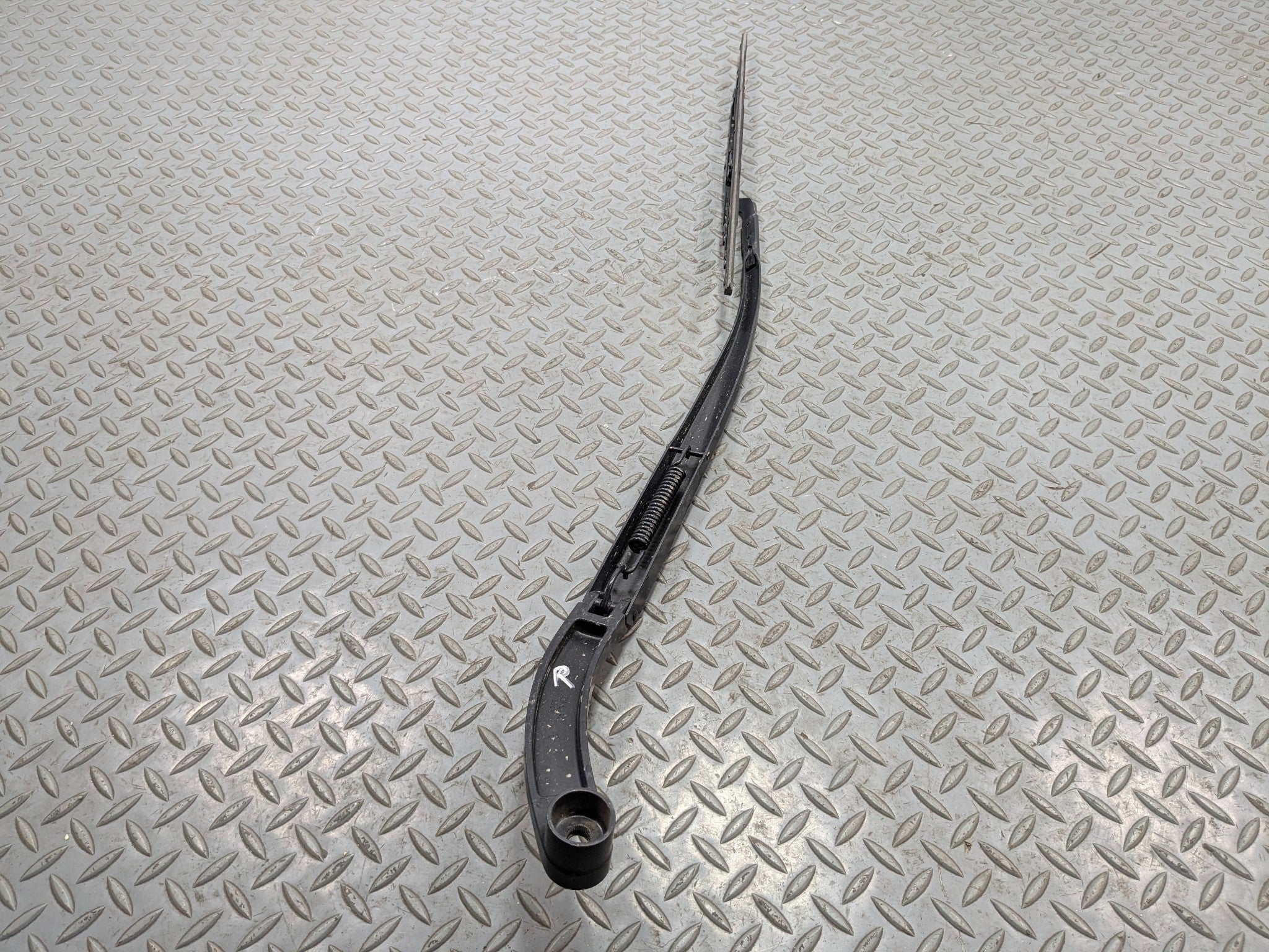 2012 - 2014 HYUNDAI AZERA OEM WINDSHIELD WIPER ARM WITH BLADE FRONT RIGHT SIDE