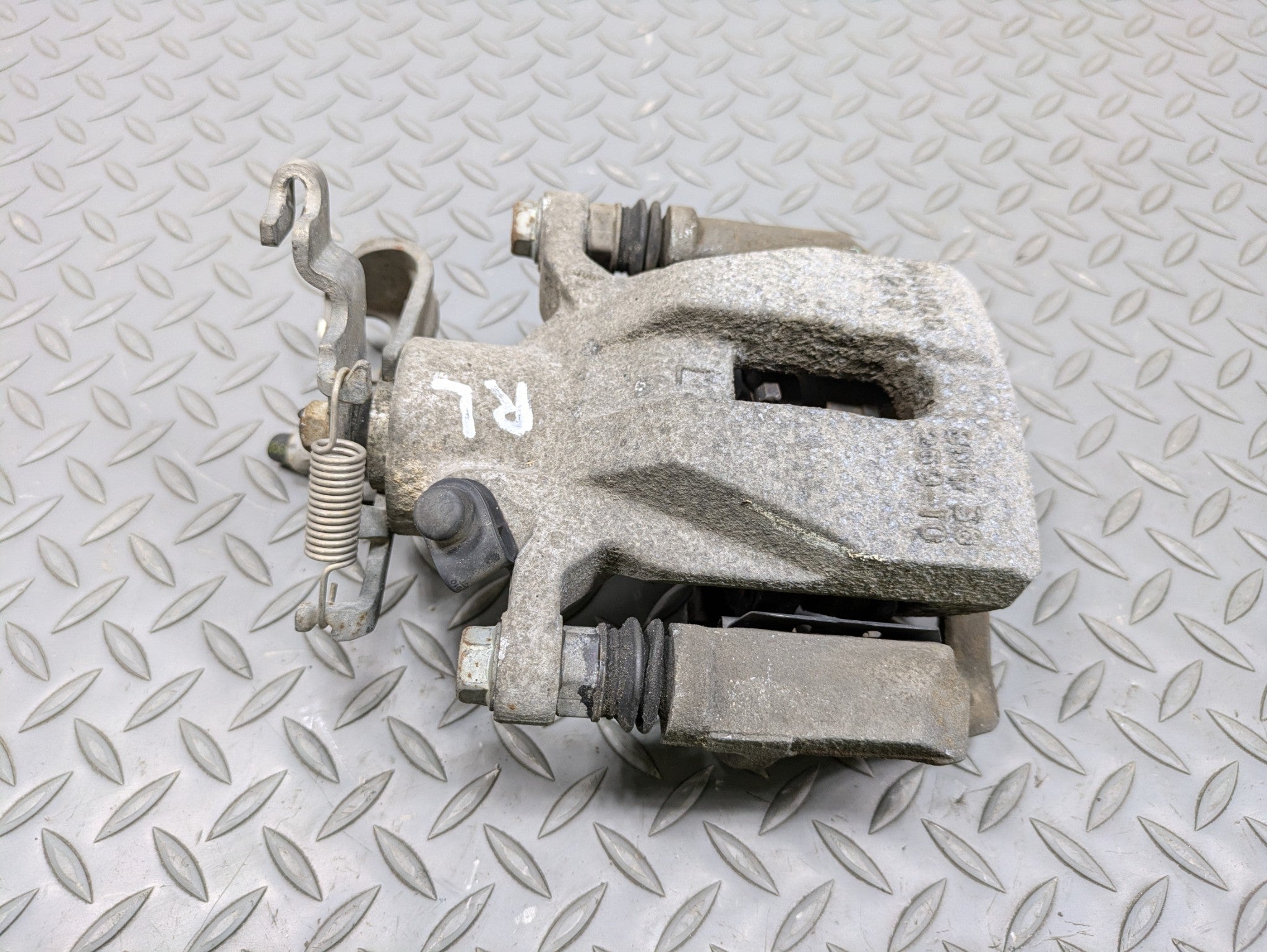 2014 - 2017 MINI COOPER OEM BRAKE CALIPER ASSEMBLY REAR LEFT DRIVER SIDE