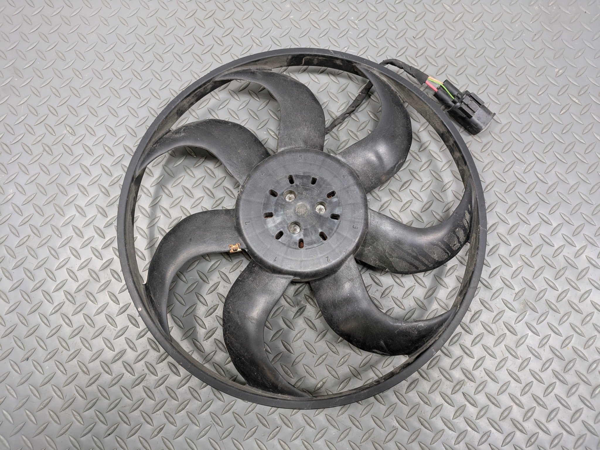 2014 - 2017 MINI COOPER OEM ENGINE ELECTRIC COOLING FAN BLADE WITH MOTOR UNIT