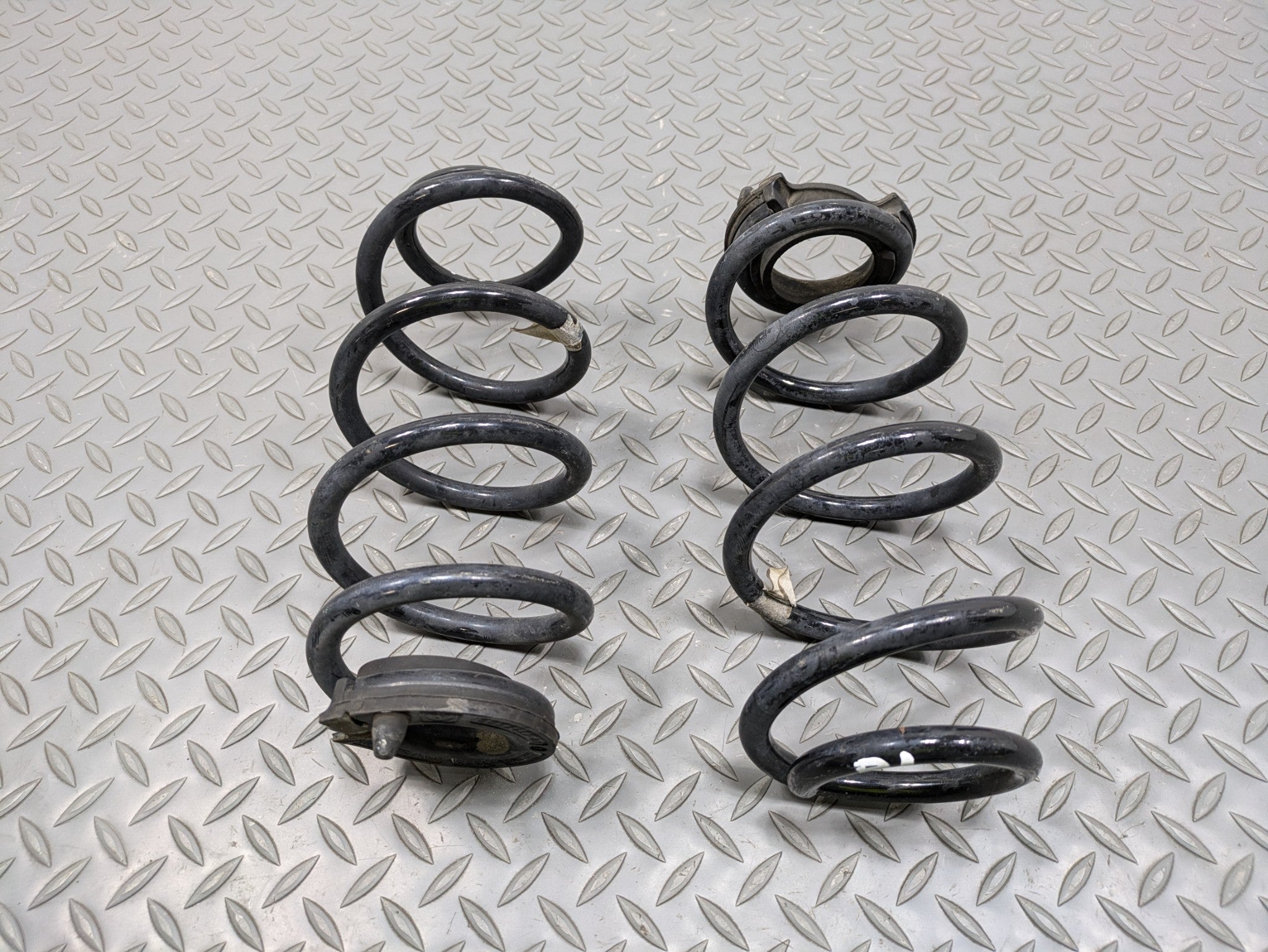 2014 - 2017 MINI COOPER OEM SUSPENSION COIL SPRING SET REAR LEFT AND RIGHT