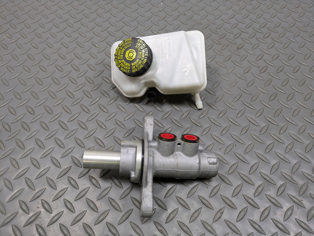 2014 - 2017 MINI COOPER OEM BRAKE MASTER CYLINDER WITH RESERVOIR TANK ASSEMBLY