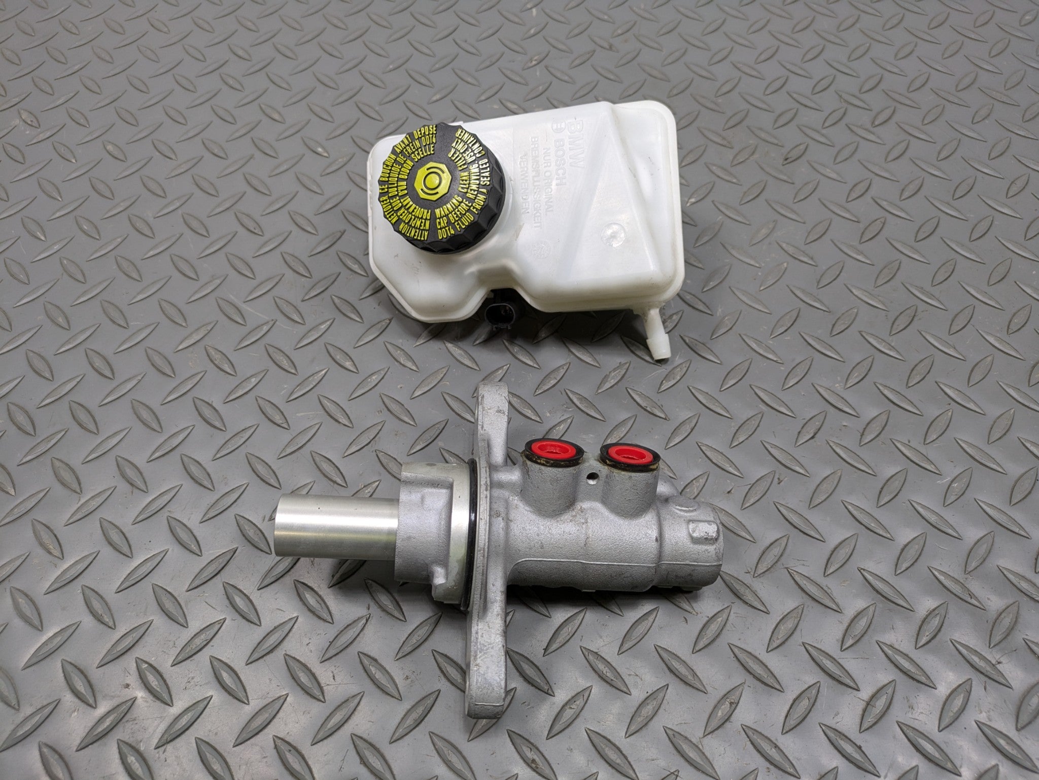 2014 - 2017 MINI COOPER OEM BRAKE MASTER CYLINDER WITH RESERVOIR TANK ASSEMBLY