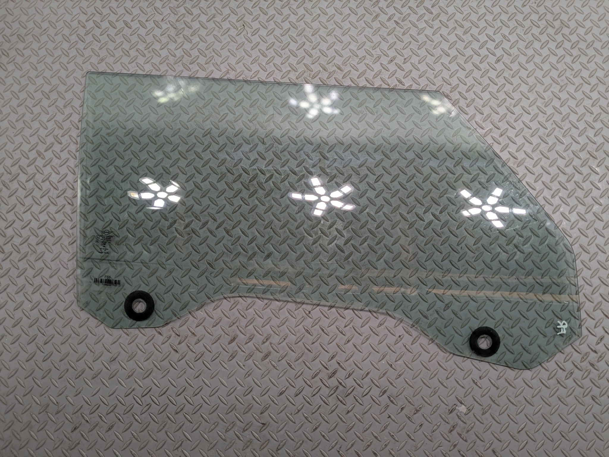 2014 - 2017 MINI COOPER OEM DOOR WINDOW GLASS FRONT RIGHT PASSENGER SIDE