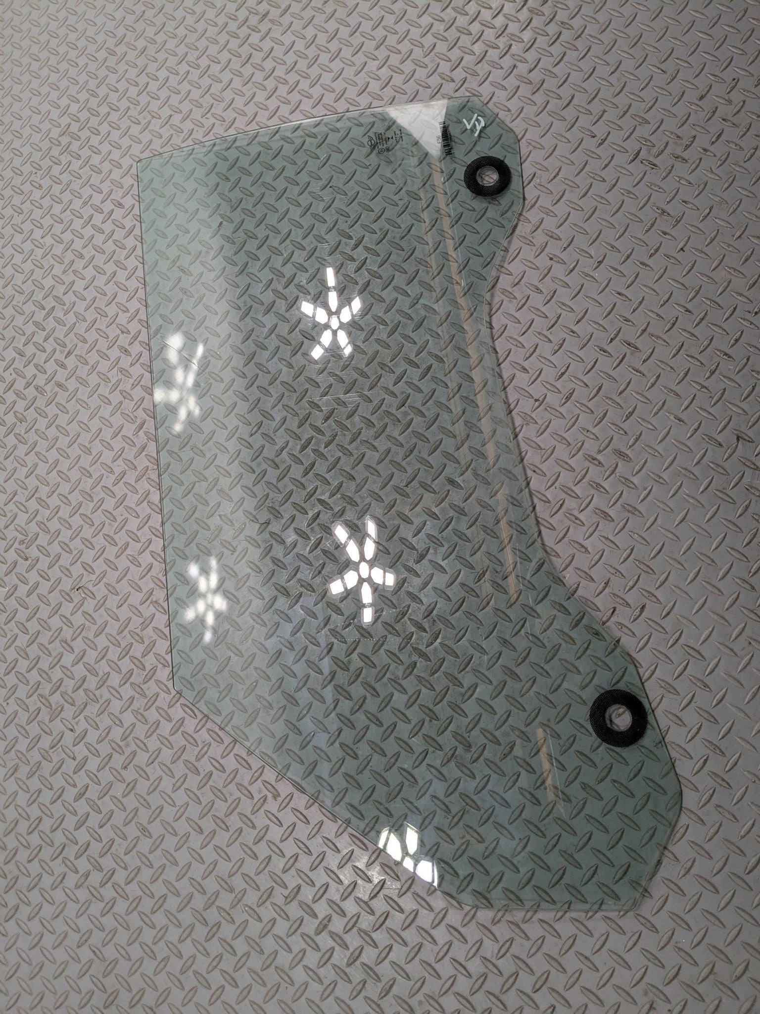 2014 - 2017 MINI COOPER OEM DOOR WINDOW GLASS FRONT LEFT DRIVER SIDE