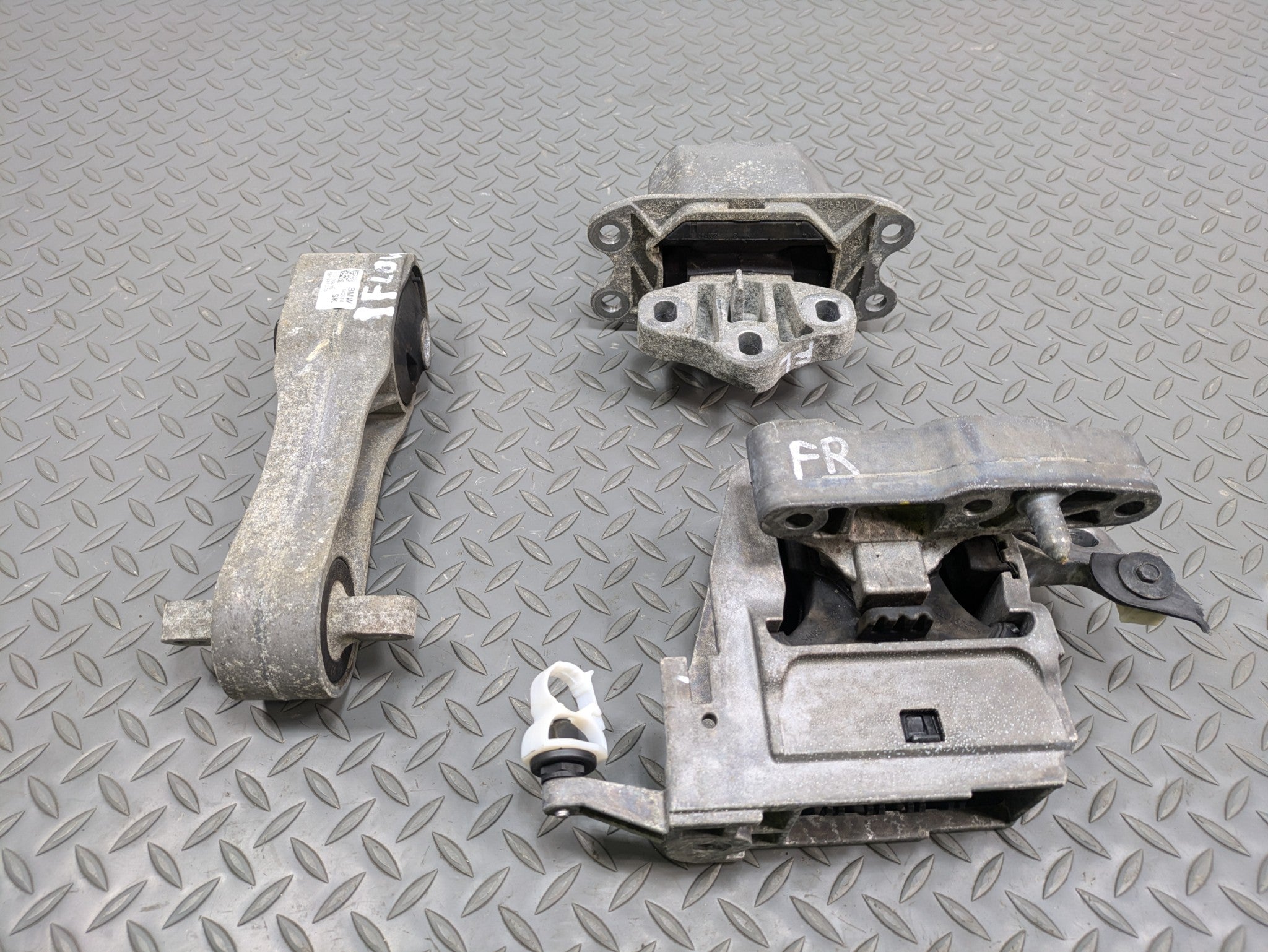 14-17 MINI COOPER OEM ENGINE MOUNT BRACKET GEARBOX TRANSMISSION AND TORQUE STRUT