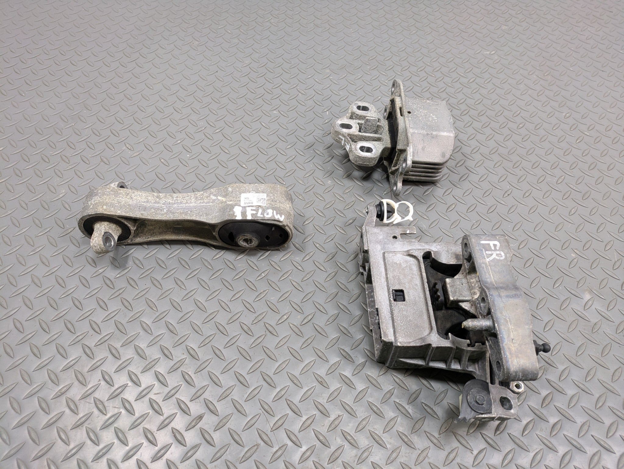 14-17 MINI COOPER OEM ENGINE MOUNT BRACKET GEARBOX TRANSMISSION AND TORQUE STRUT