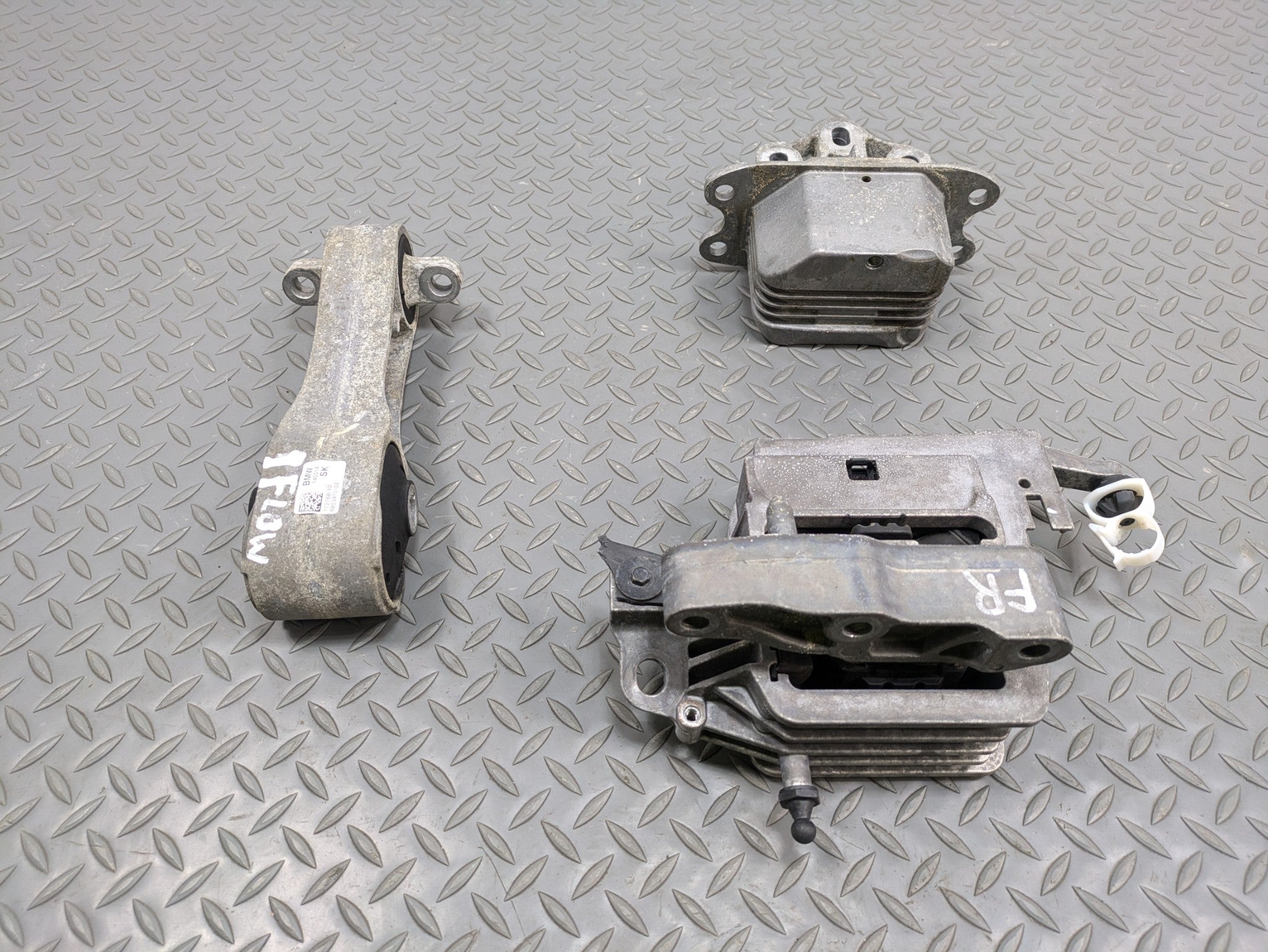 14-17 MINI COOPER OEM ENGINE MOUNT BRACKET GEARBOX TRANSMISSION AND TORQUE STRUT