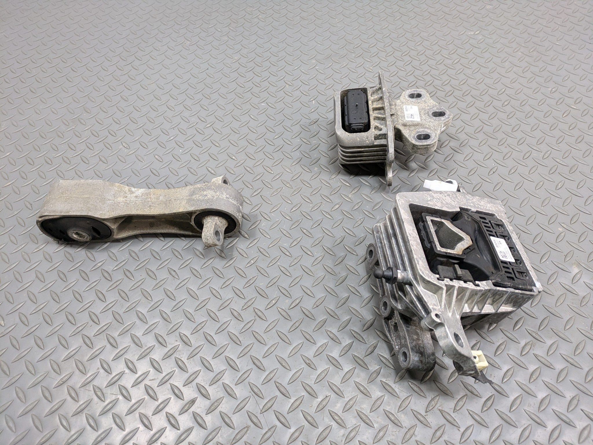 14-17 MINI COOPER OEM ENGINE MOUNT BRACKET GEARBOX TRANSMISSION AND TORQUE STRUT