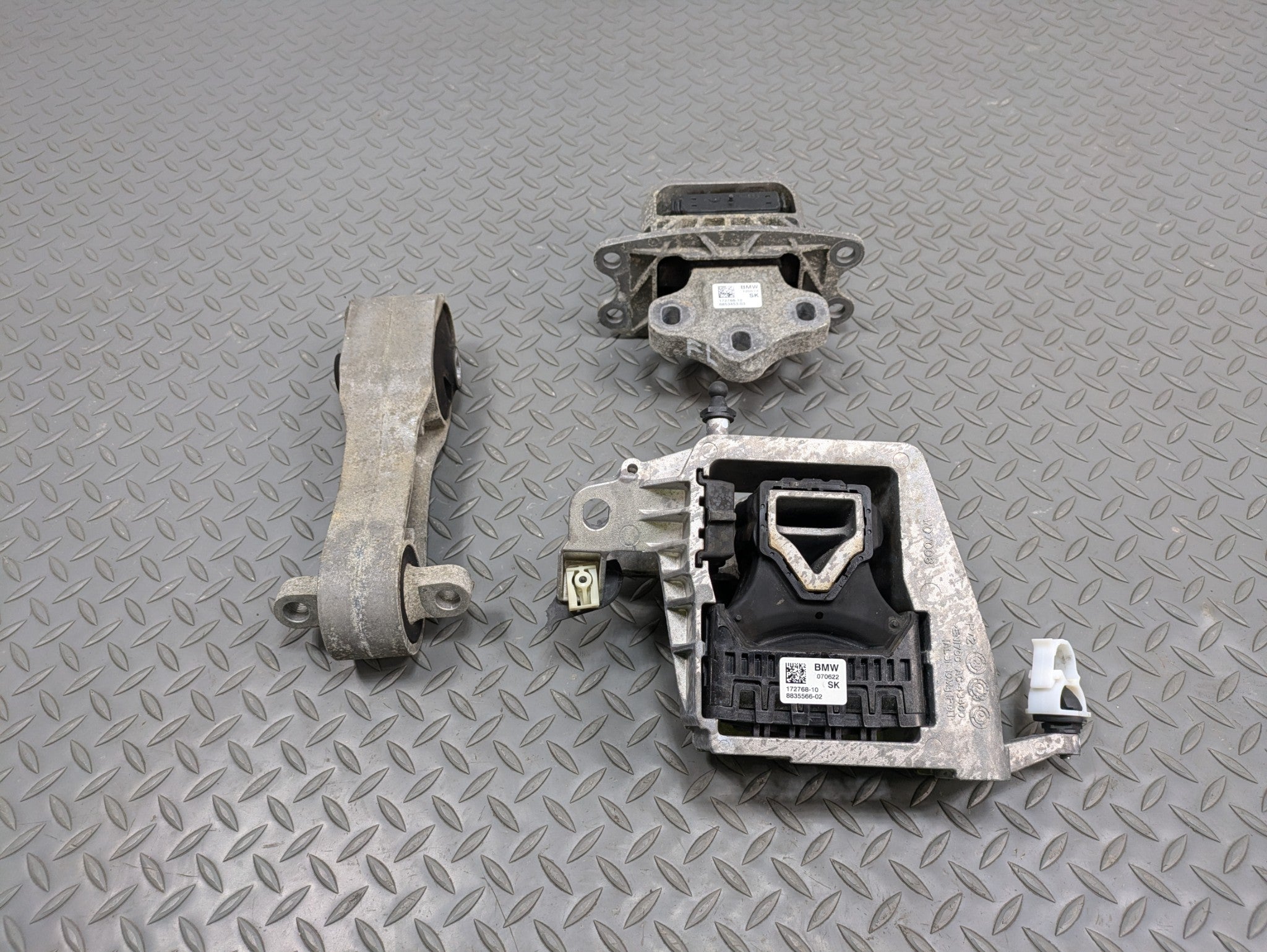 14-17 MINI COOPER OEM ENGINE MOUNT BRACKET GEARBOX TRANSMISSION AND TORQUE STRUT