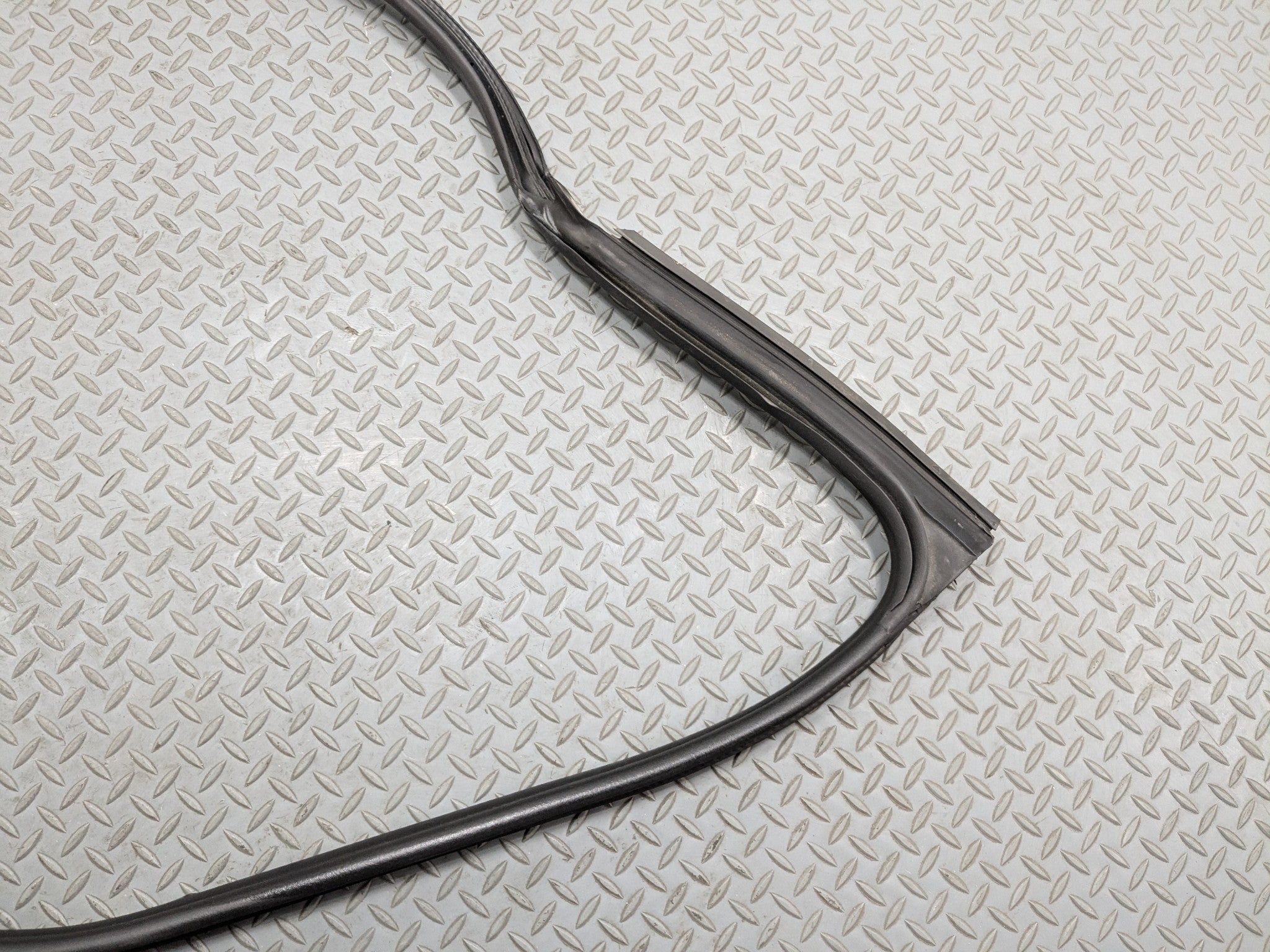 2014 - 2017 MINI COOPER OEM DOOR SEAL WEATHER STRIPPING RUBBER FRONT RIGHT SIDE