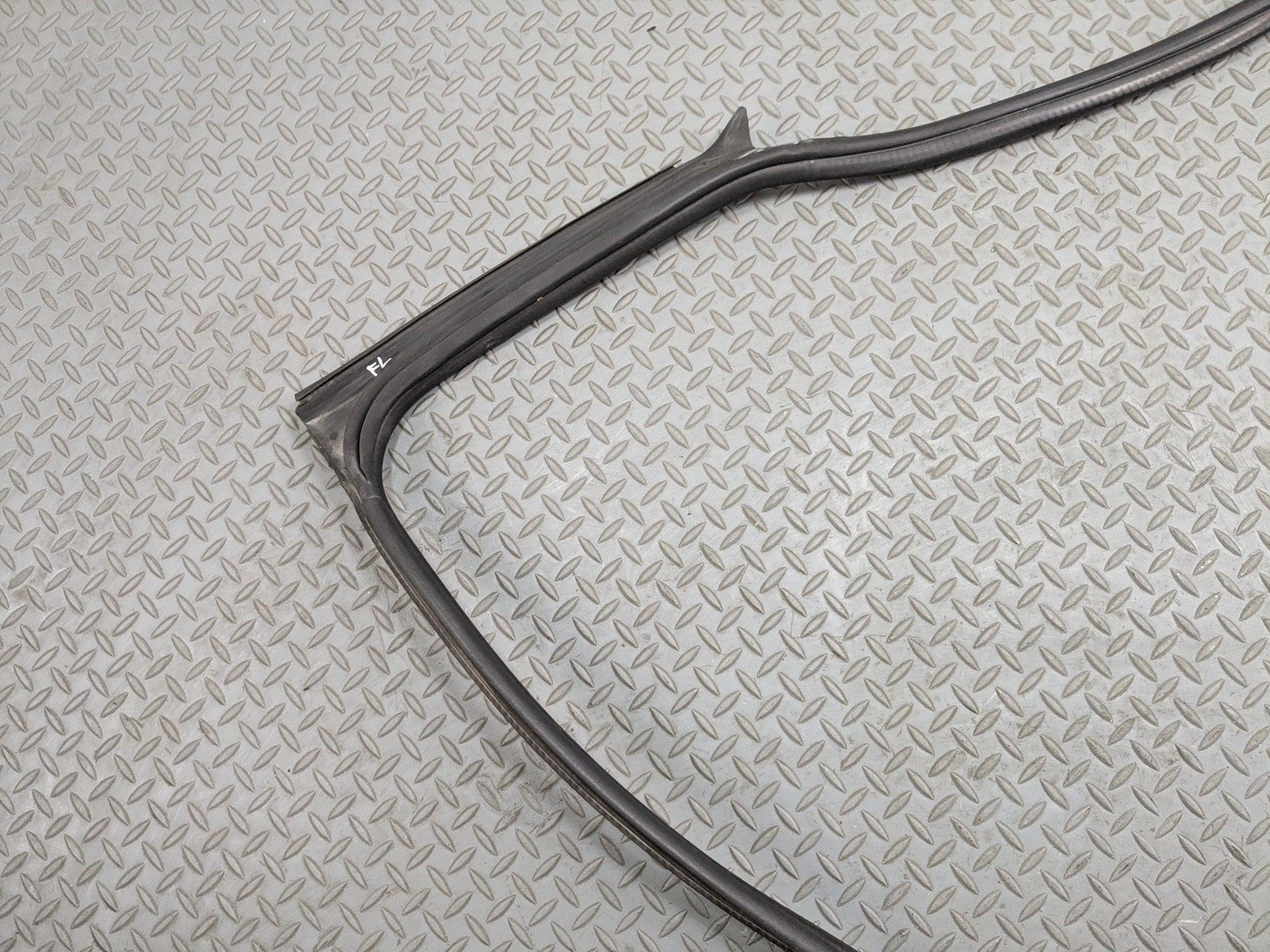 2014 - 2017 MINI COOPER OEM DOOR SEAL WEATHER STRIPPING RUBBER FRONT LEFT SIDE