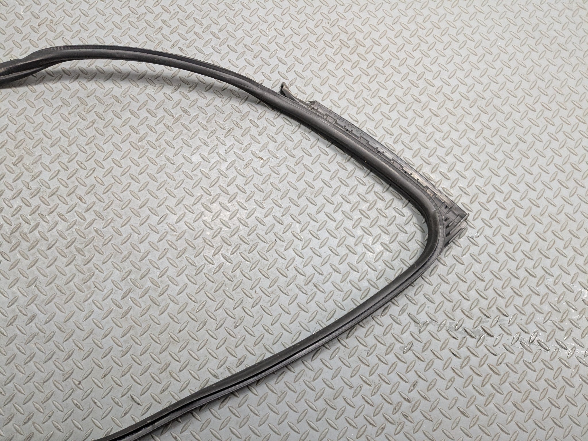 2014 - 2017 MINI COOPER OEM DOOR SEAL WEATHER STRIPPING RUBBER FRONT LEFT SIDE