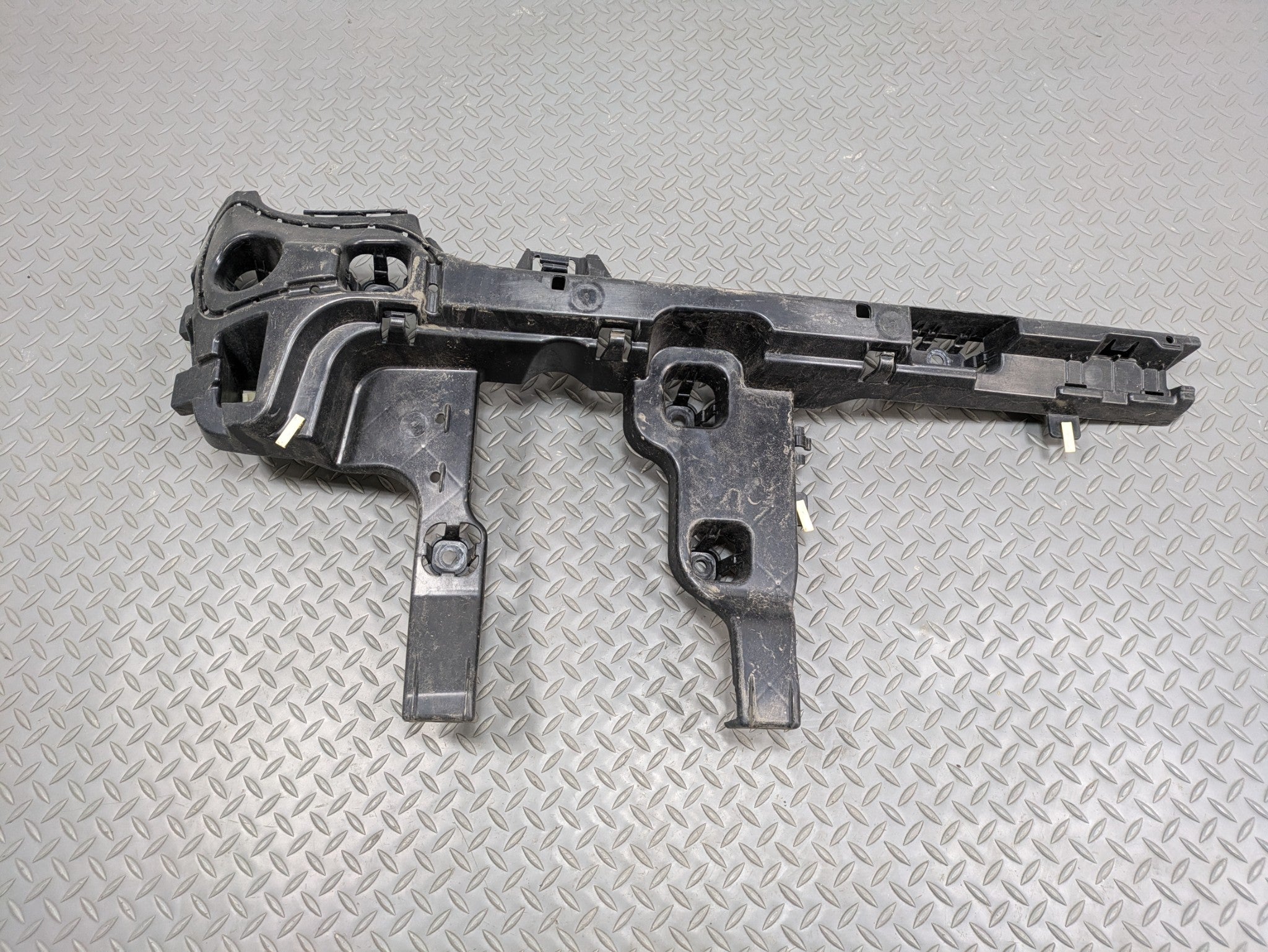 2014 - 2017 MINI COOPER OEM BUMPER BRACKET GUIDE MOUNT REAR LEFT DRIVER SIDE
