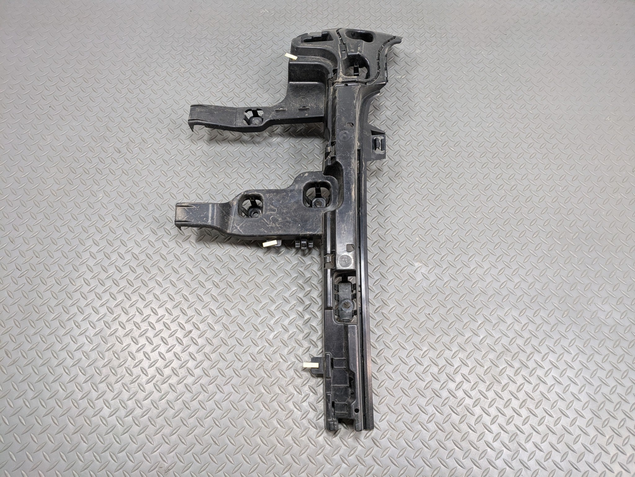2014 - 2017 MINI COOPER OEM BUMPER BRACKET GUIDE MOUNT REAR LEFT DRIVER SIDE