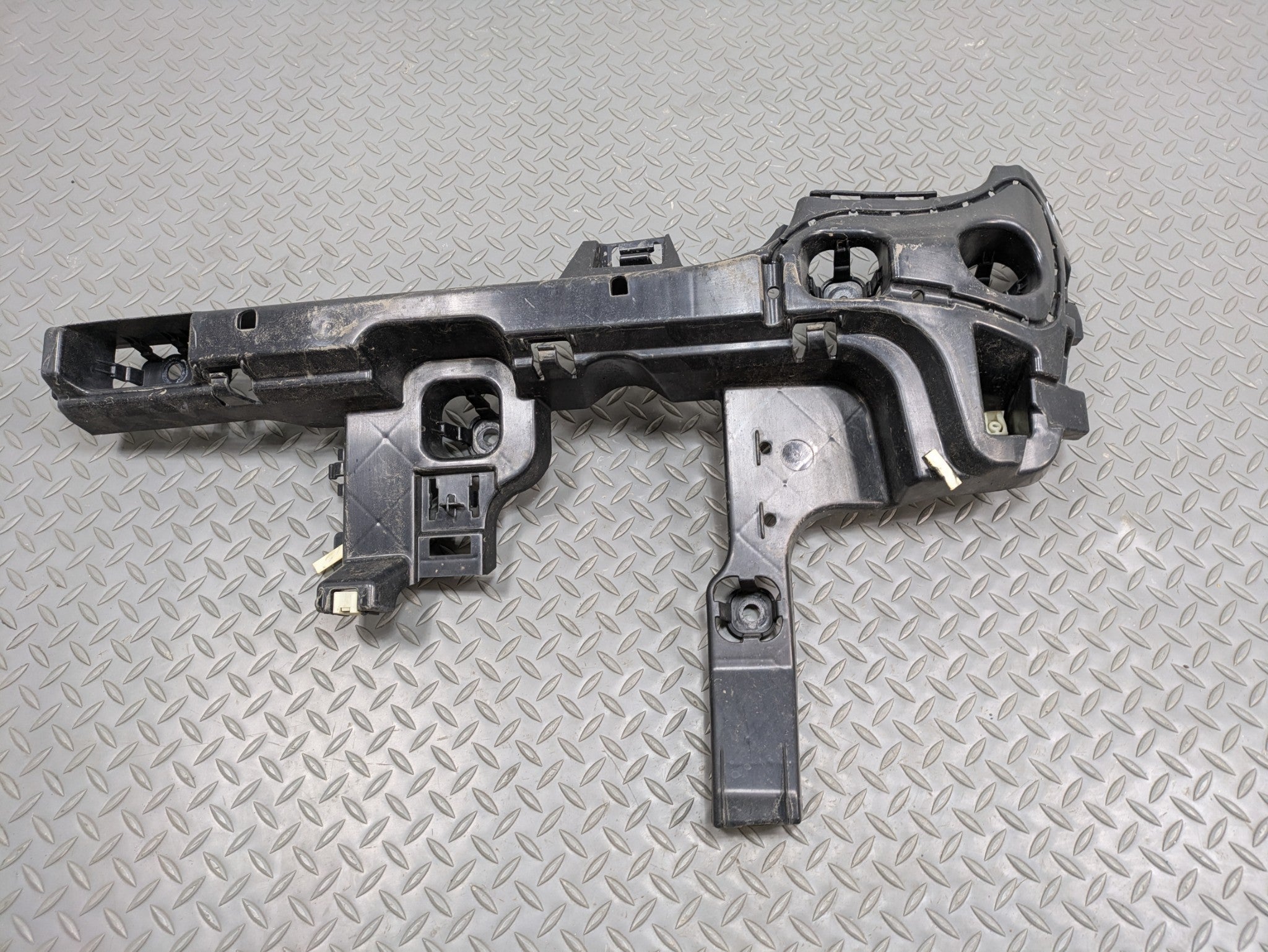 2014 - 2017 MINI COOPER OEM BUMPER BRACKET GUIDE MOUNT REAR RIGHT PASSENGER SIDE