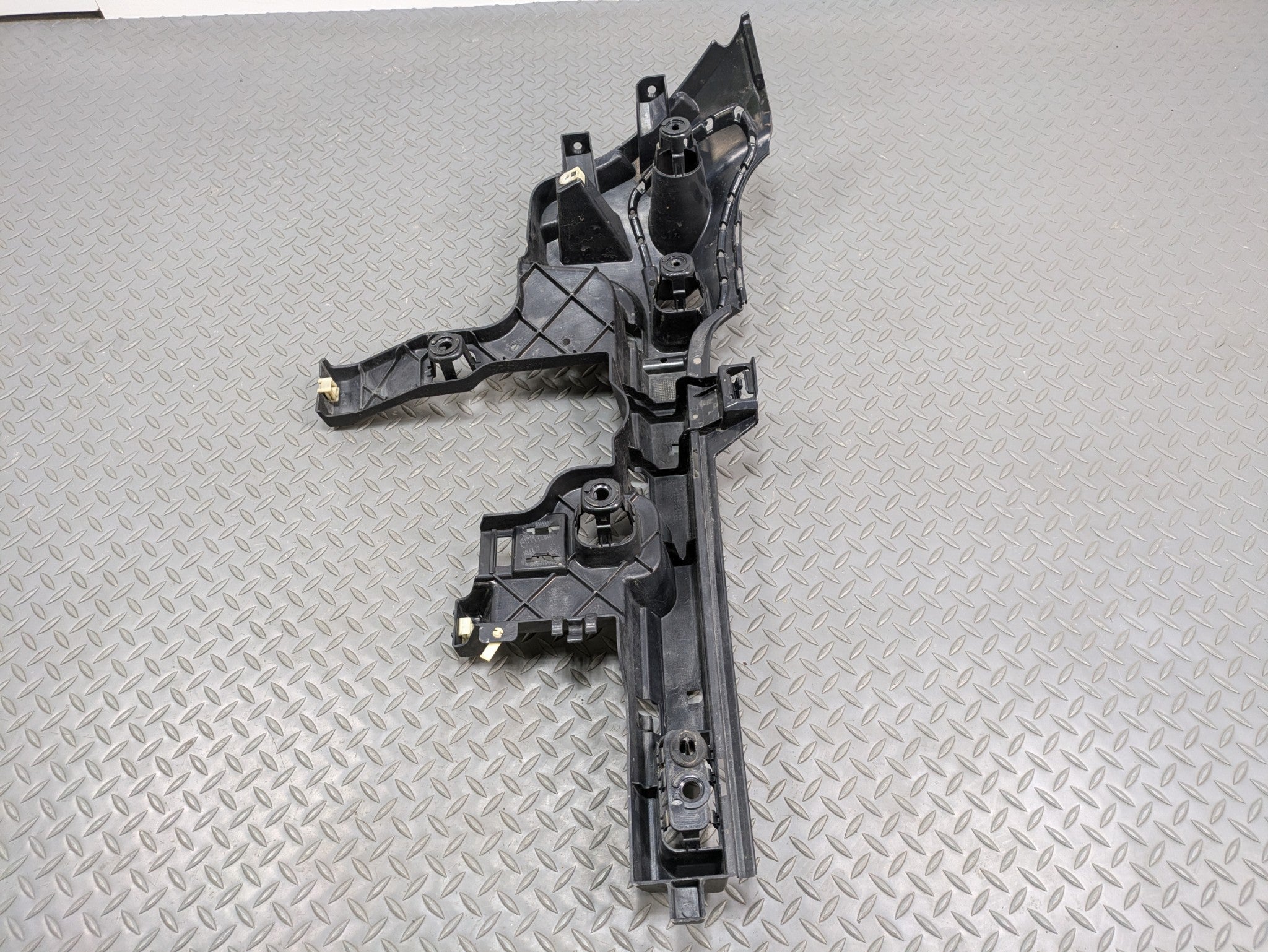 2014 - 2017 MINI COOPER OEM BUMPER BRACKET GUIDE MOUNT REAR RIGHT PASSENGER SIDE