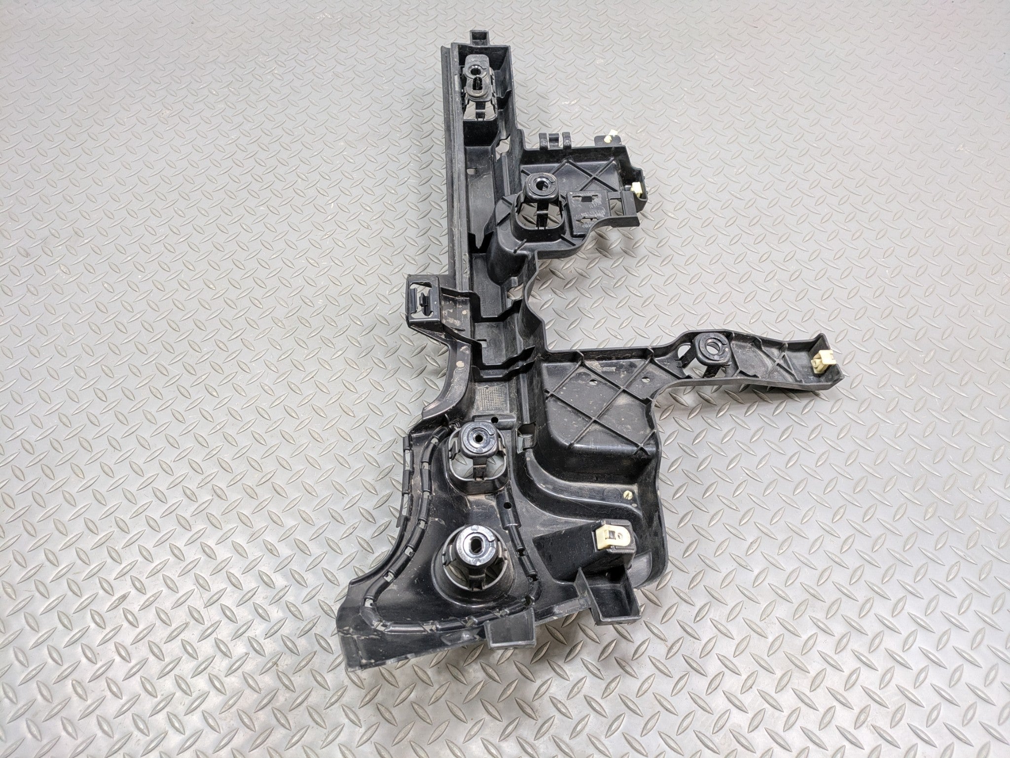 2014 - 2017 MINI COOPER OEM BUMPER BRACKET GUIDE MOUNT REAR RIGHT PASSENGER SIDE