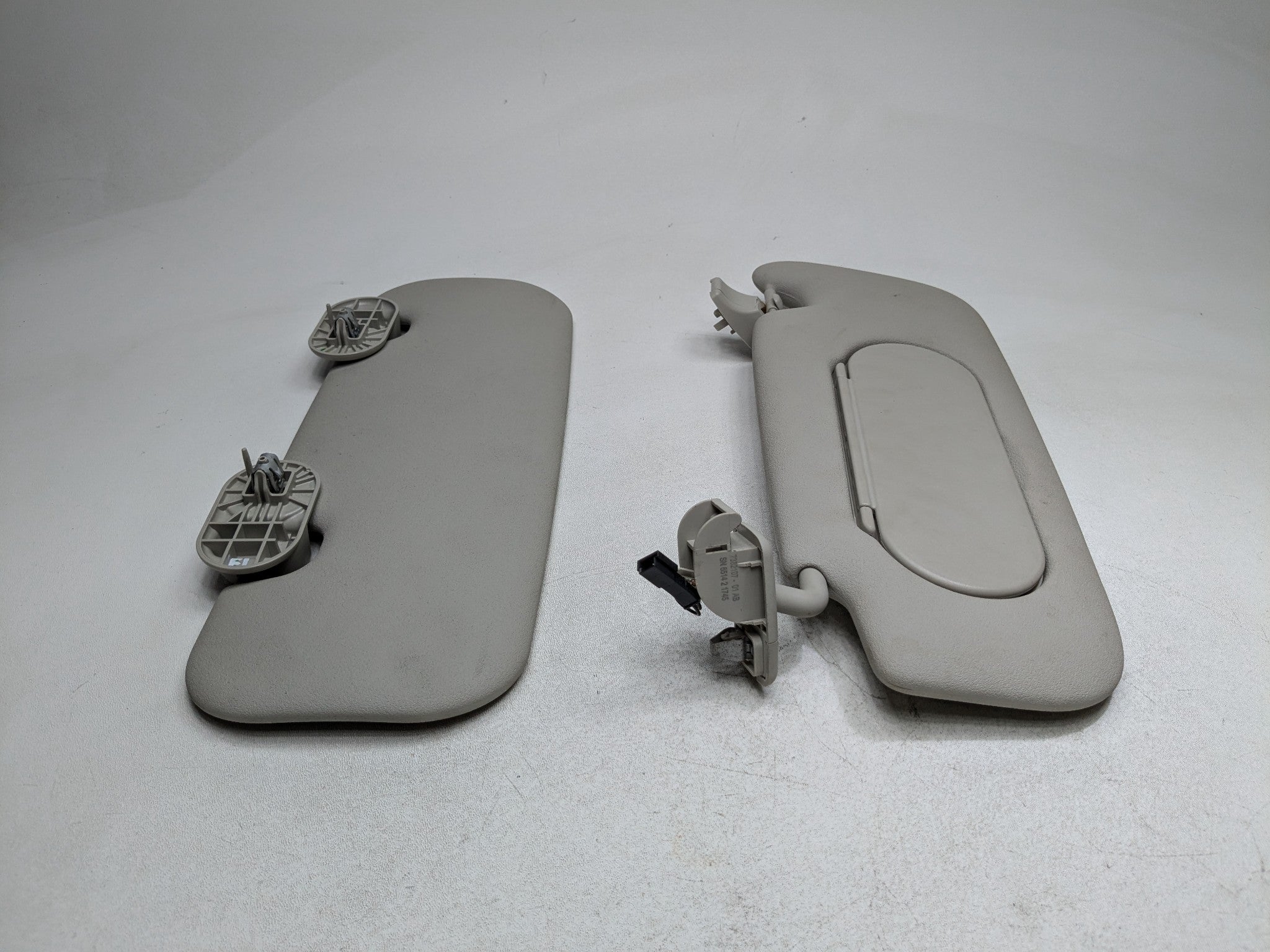2014 - 2017 MINI COOPER OEM SUN VISOR SET INTERIOR UPPER ROOF FRONT LEFT DRIVER