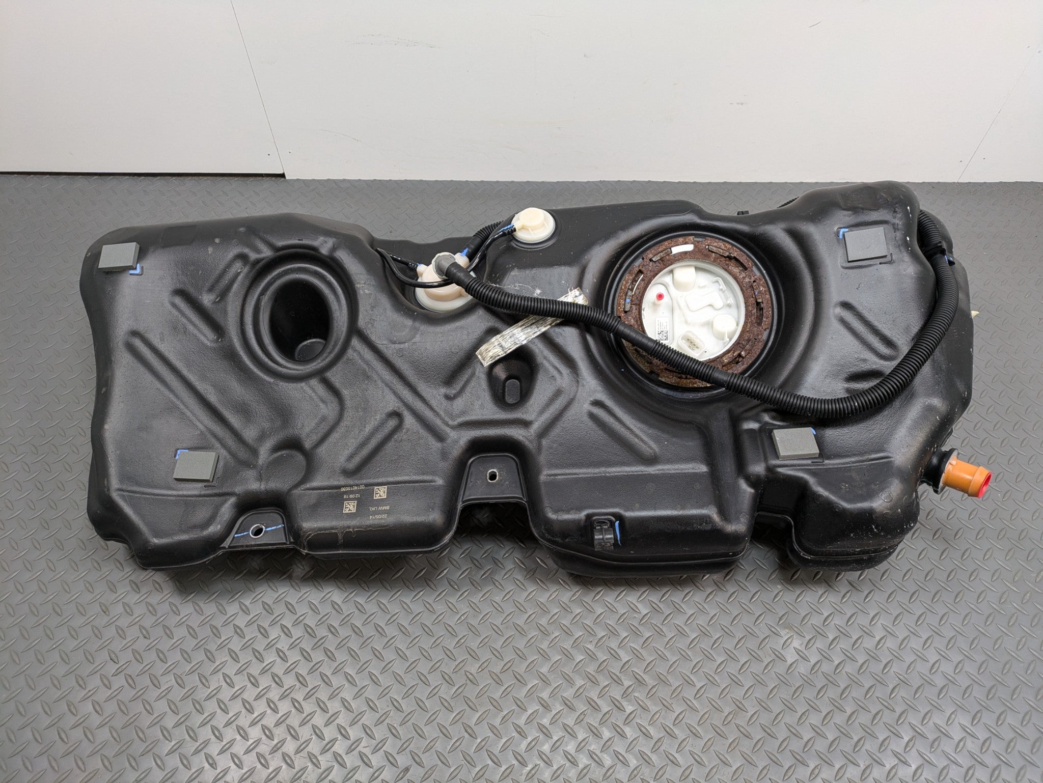 2014 - 2017 MINI COOPER OEM GASOLINE GAS FUEL TANK RESERVOIR ASSEMBLY