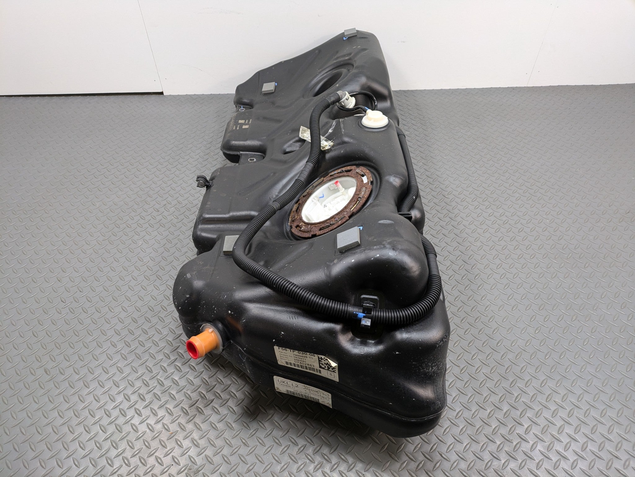 2014 - 2017 MINI COOPER OEM GASOLINE GAS FUEL TANK RESERVOIR ASSEMBLY