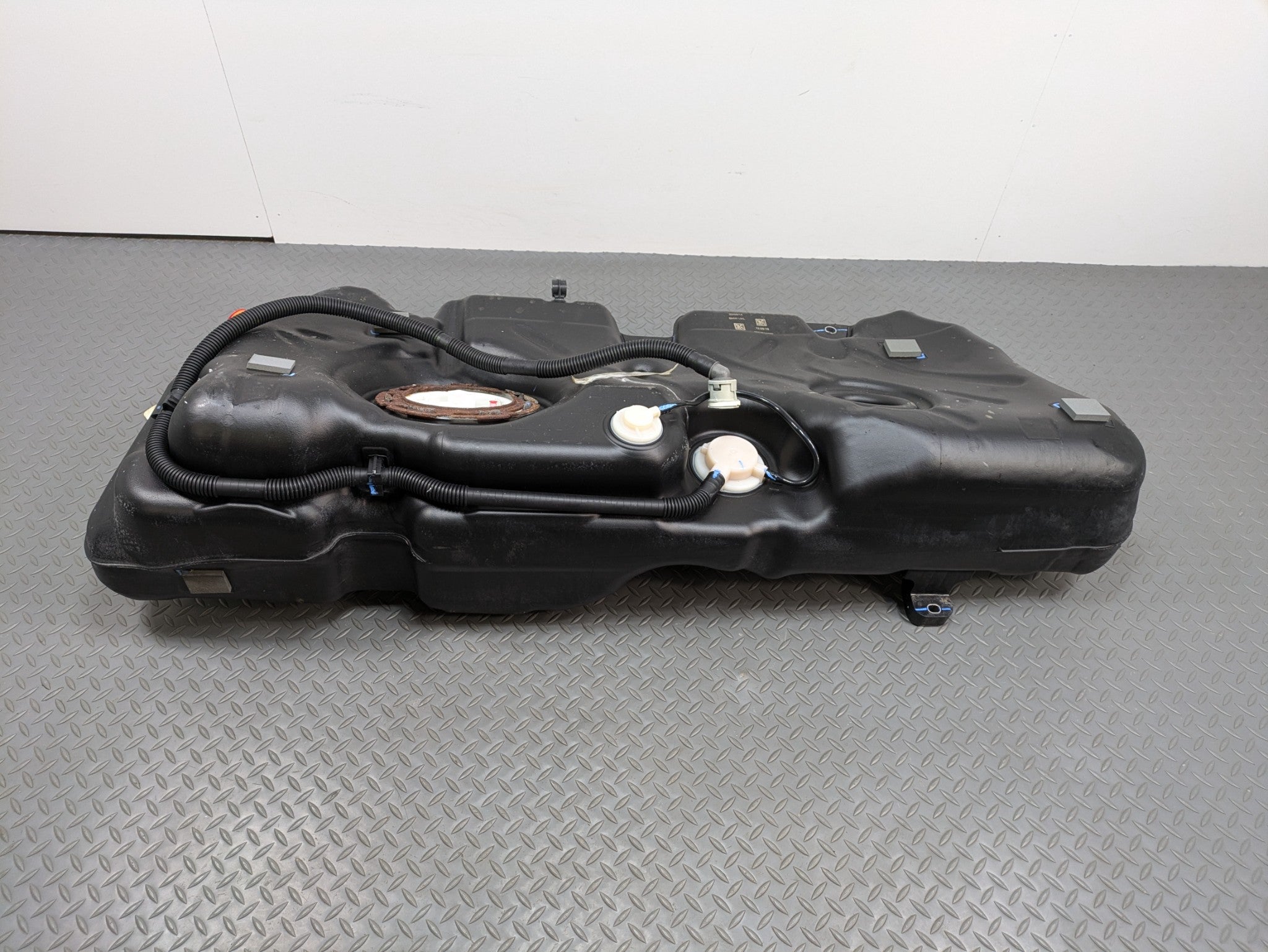 2014 - 2017 MINI COOPER OEM GASOLINE GAS FUEL TANK RESERVOIR ASSEMBLY
