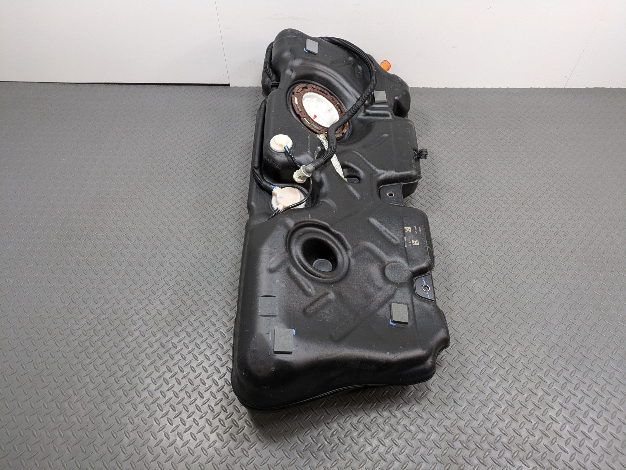 2014 - 2017 MINI COOPER OEM GASOLINE GAS FUEL TANK RESERVOIR ASSEMBLY