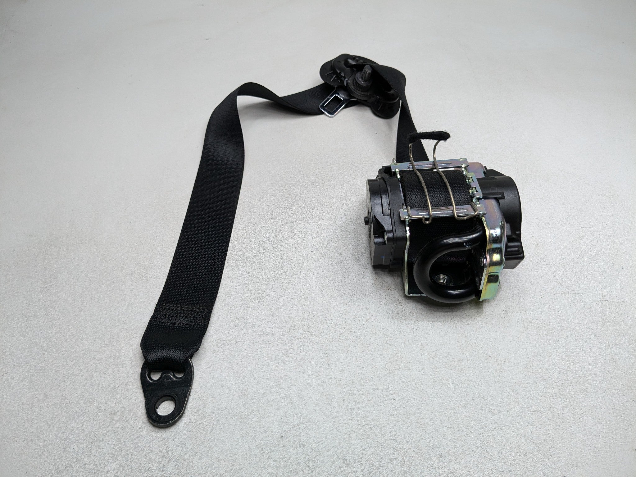 2014 - 2017 MINI COOPER OEM SAFETY SEAT BELT RETRACTOR BLACK FRONT RIGHT SIDE