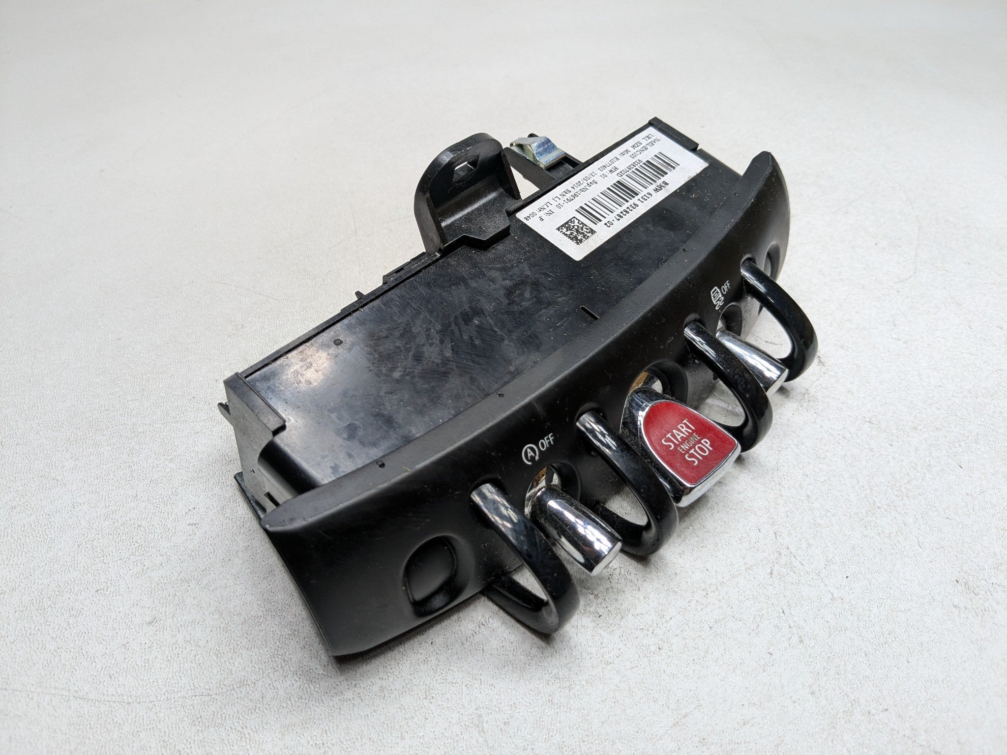 2014 - 2017 MINI COOPER OEM ENGINE PUSH START BUTTON CENTER DASH TRACTION