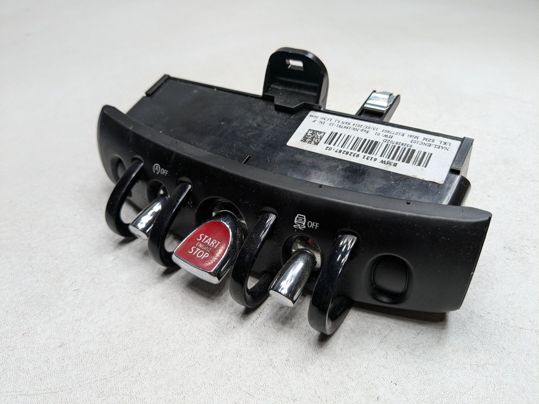 2014 - 2017 MINI COOPER OEM ENGINE PUSH START BUTTON CENTER DASH TRACTION