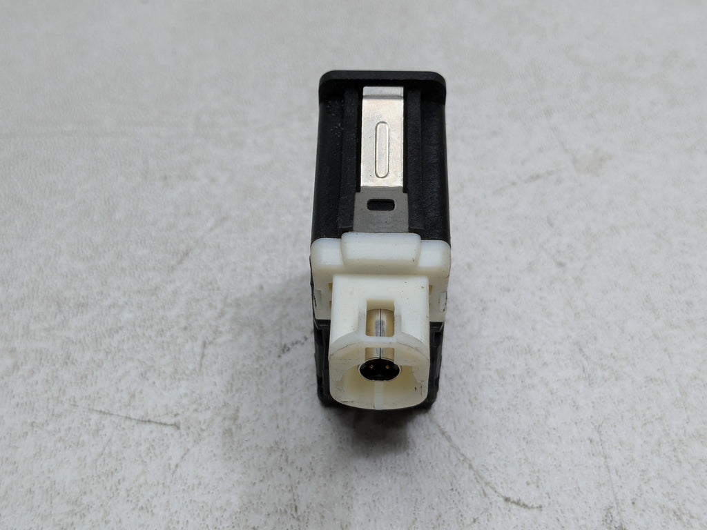 2014 - 2017 MINI COOPER OEM USB SOCKET AUX INPUT RECEIVER CENTER CONSOLE