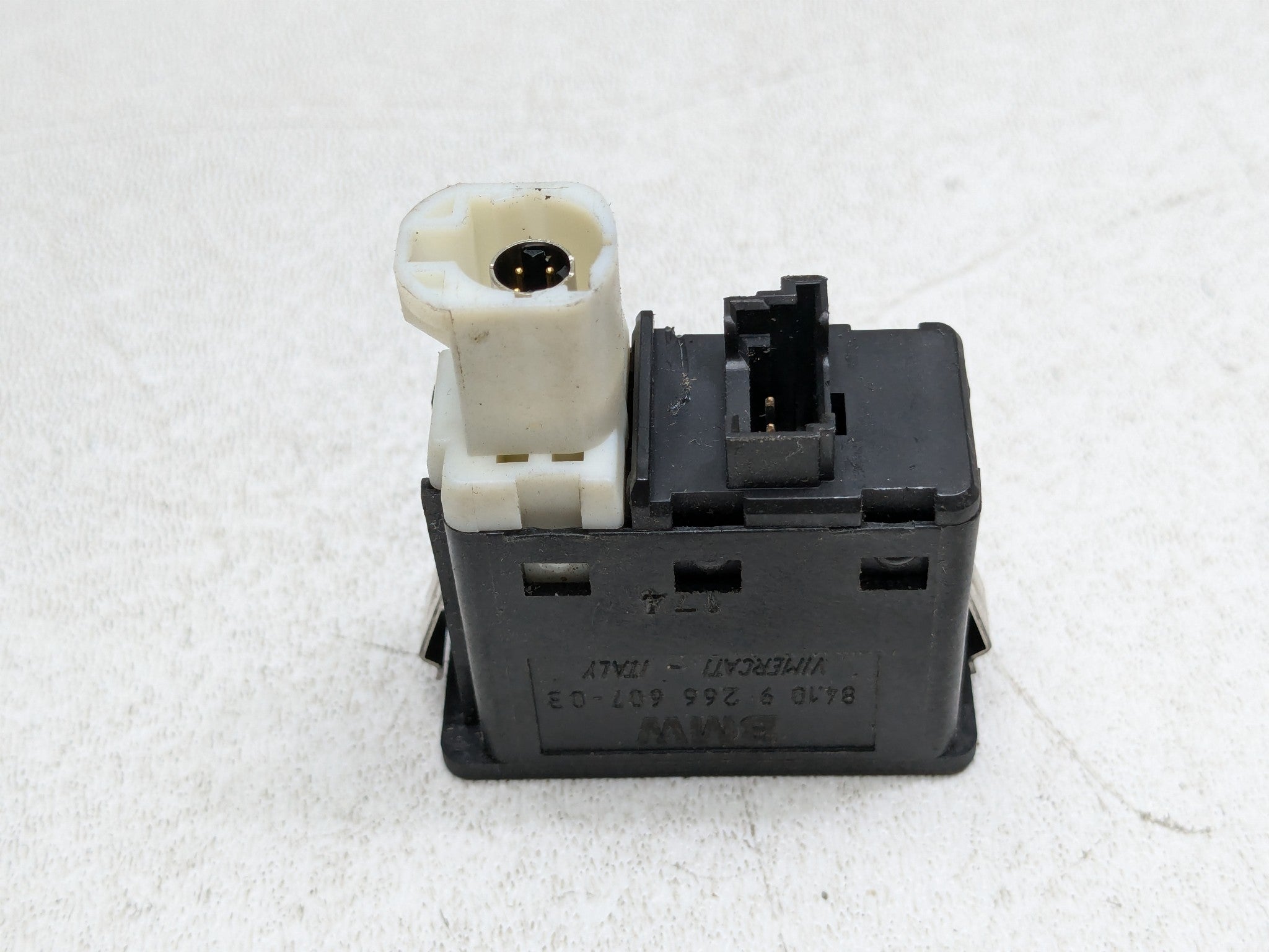 2014 - 2017 MINI COOPER OEM USB SOCKET AUX INPUT RECEIVER CENTER CONSOLE