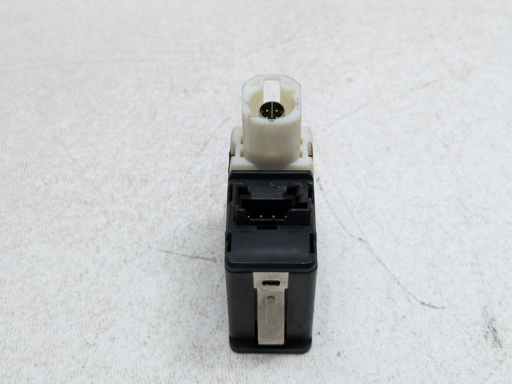 2014 - 2017 MINI COOPER OEM USB SOCKET AUX INPUT RECEIVER CENTER CONSOLE